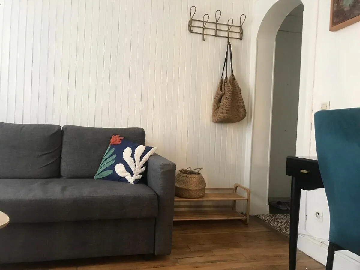 Charming 3-Room Apartment, Paris Center France