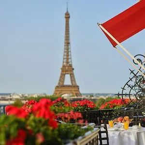 5* Szálloda Plaza Athenee - Dorchester Collection
